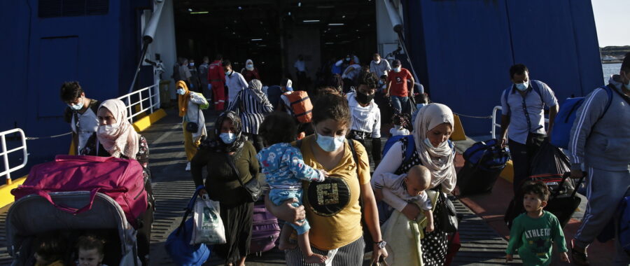 Uchodźcy w Grecji fot. EPA/YANNIS KOLESIDIS