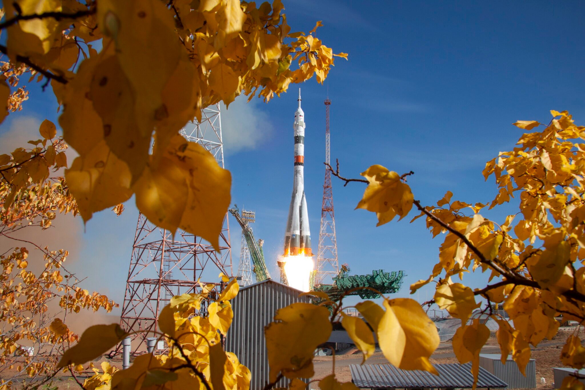 Statek kosmiczny Sojuz MS-17 startujący z platformy na kosmodromie Bajkonur w Kazachstanie, fot. EPA / ANDREY SHELEPIN / ROSCOSMOS