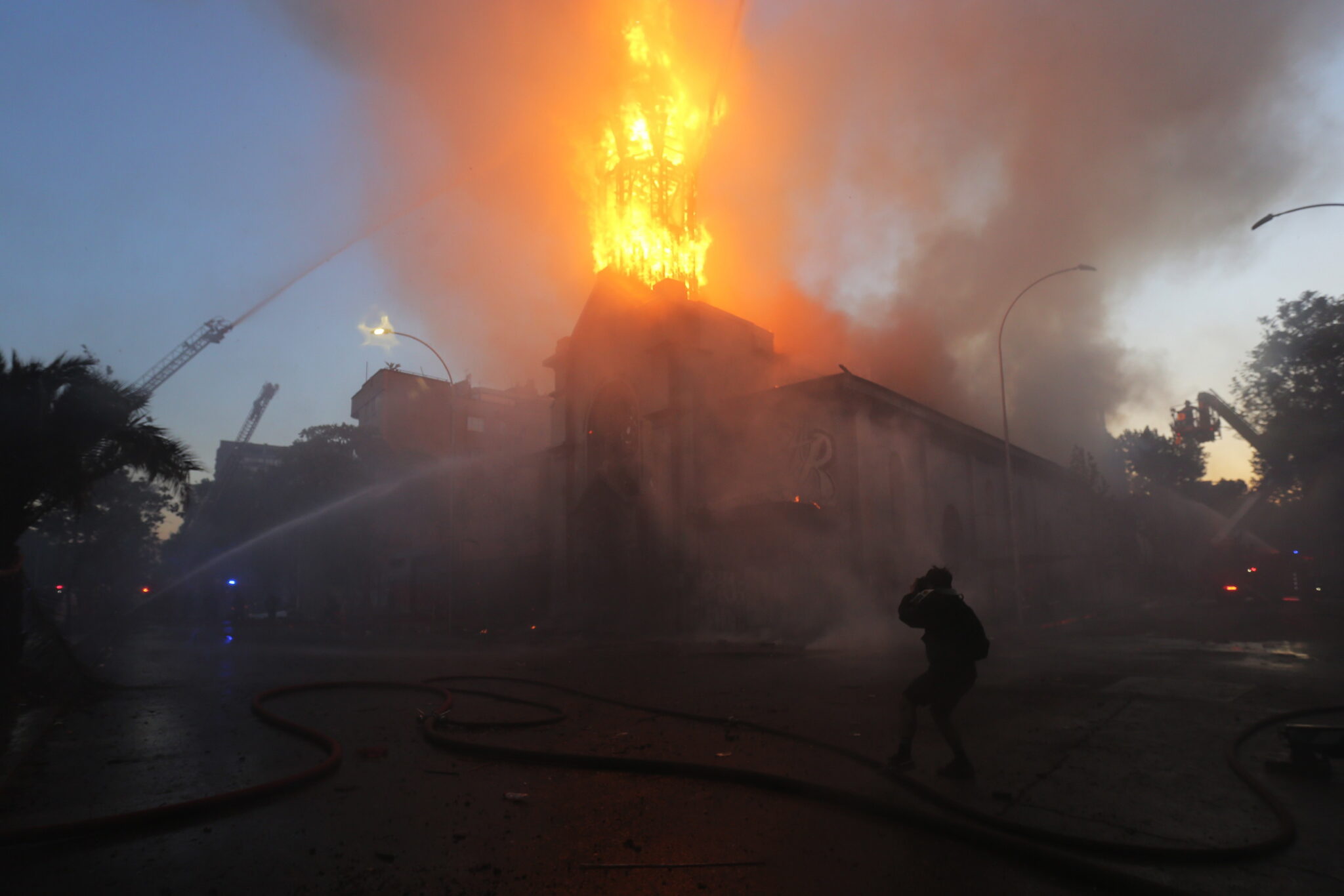 Chile protest kościół pożar