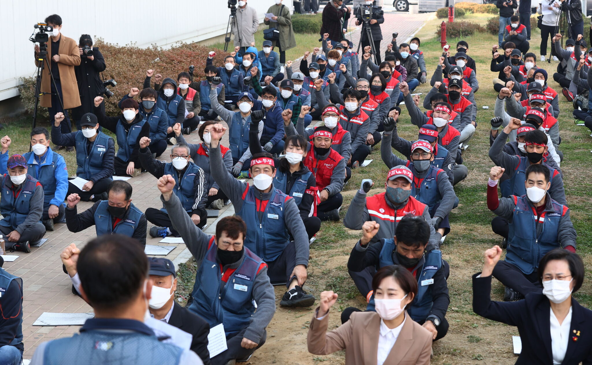 Korea PŁd. Protesty przeciwko restrykcjom związanym z PANDEMIĄ. fot. EPA/YONHAP SOUTH KOREA OUT