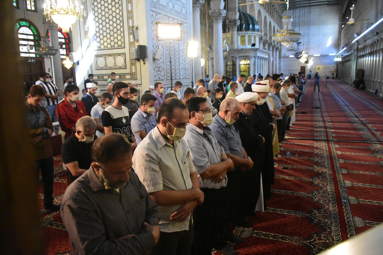 Modlitwa muzułmanów w meczecie w Damaszku w trakcie pandemii Fot. PAP/EPA/YOUSSEF BADAWI