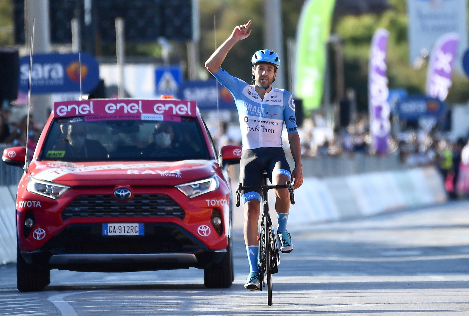 8 etap Giro d'Italia Fot. PAP/EPA/LUCA ZENNARO