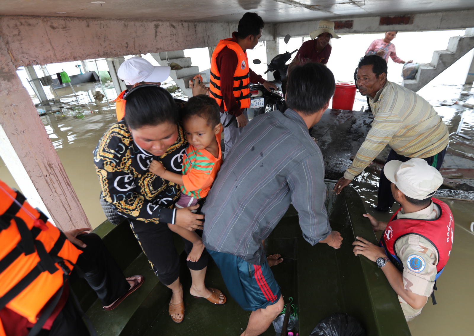 Powódź w Kambodży  EPA/MAK REMISSA 