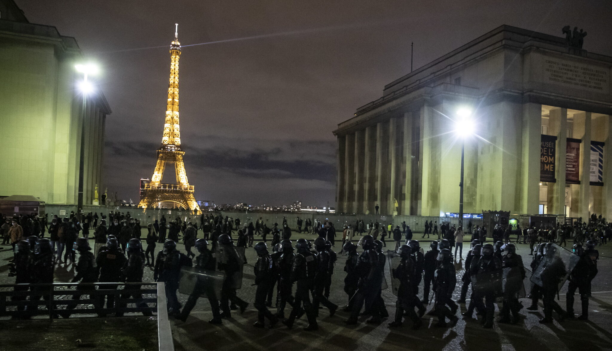 Paryż: masowe protesty. fot. EPA/IAN LANGSDON