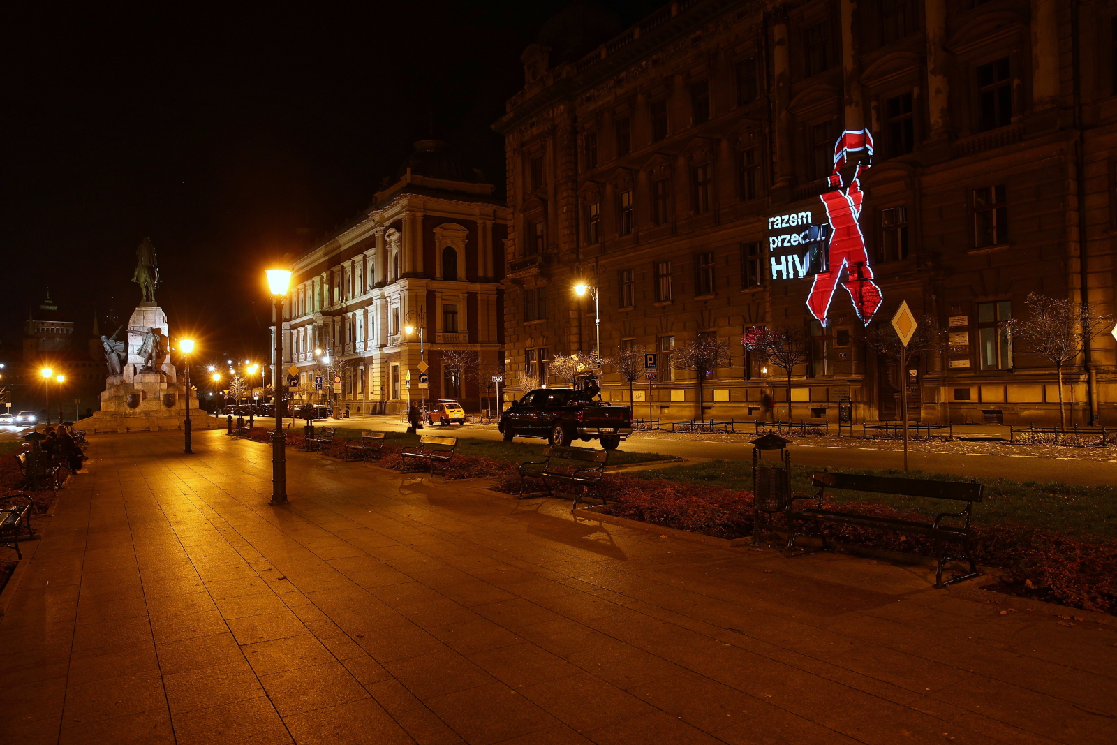 Iluminacje na fasadach budynków w Krakowie, zaprezentowane 20 bm. w ramach akcji społecznej 