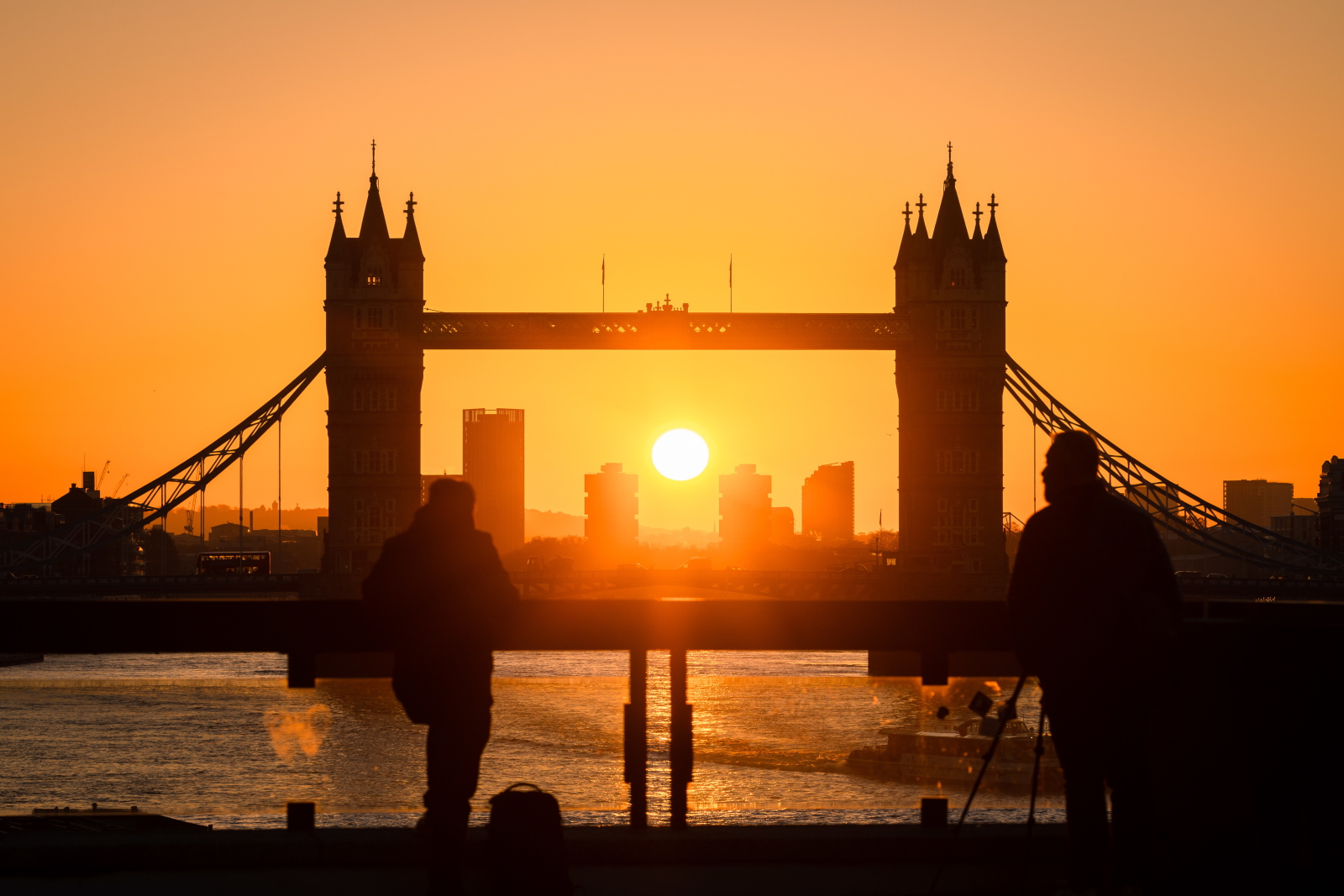 Wschód słońca nad Tower Bridge fot. EPA/VICKIE FLORES 