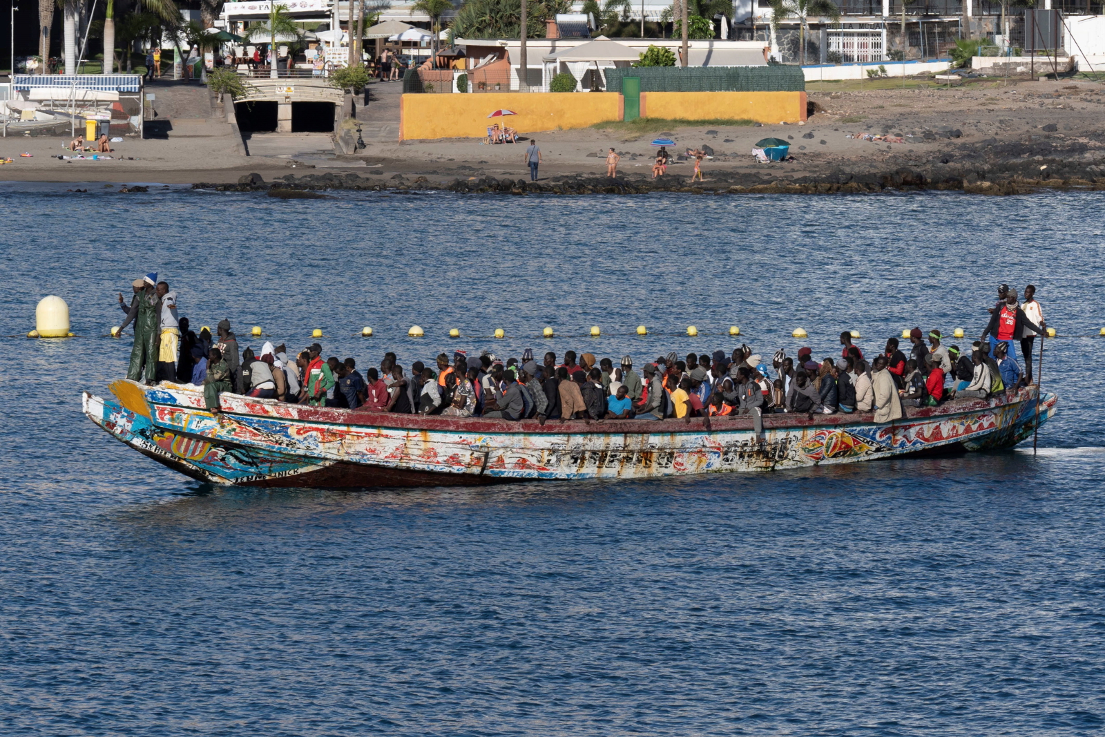 Migranci u brzegów hiszpanii fot. EPA/Miguel Barreto
