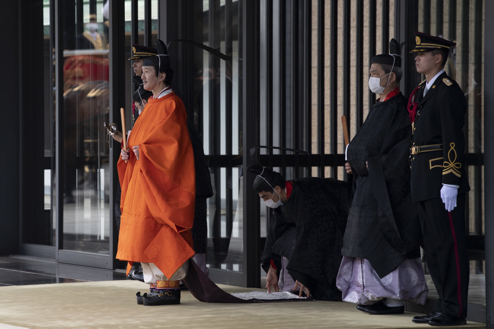 Cesarz Naruhito ogłosił swojego młodszego brata „księciem tronu narodowi Japonii” EPA/Carl Court / POOL 
