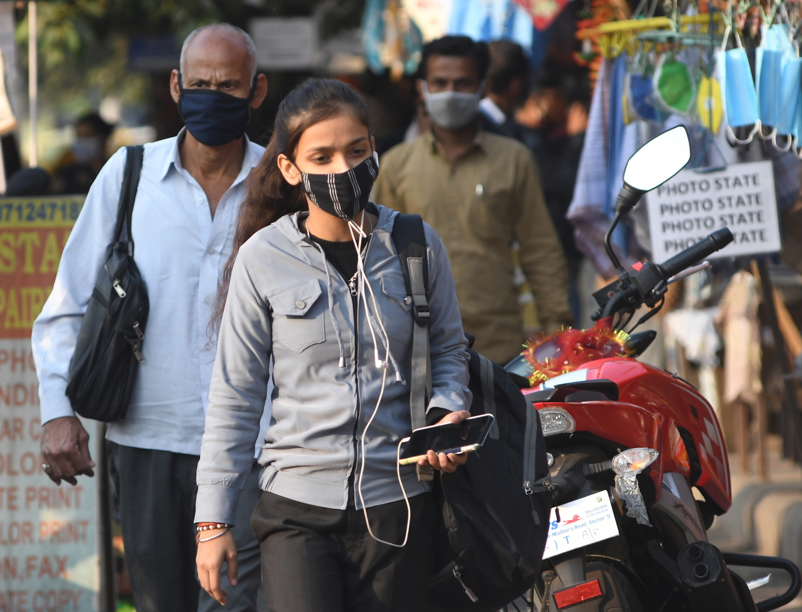 Życie codzienne podczas pandemii w Delhi. fot. EPA/STR 