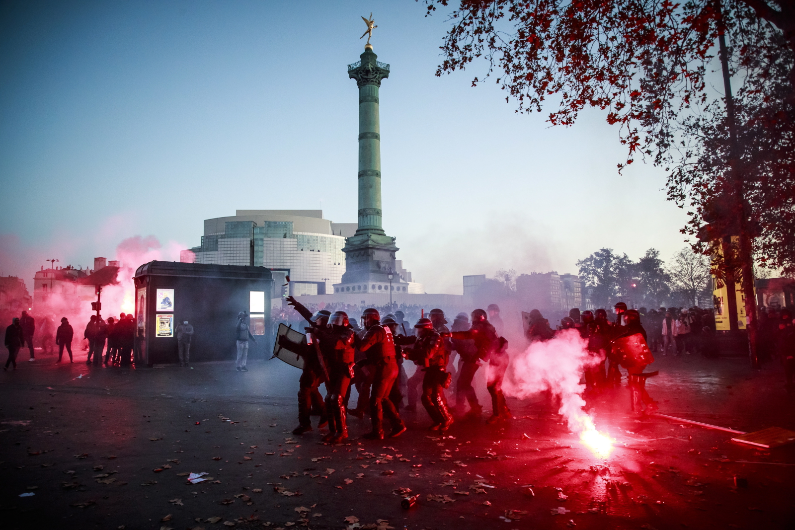 Zamieszki w Paryżu fot. EPA/CHRISTOPHE PETIT TESSON 
