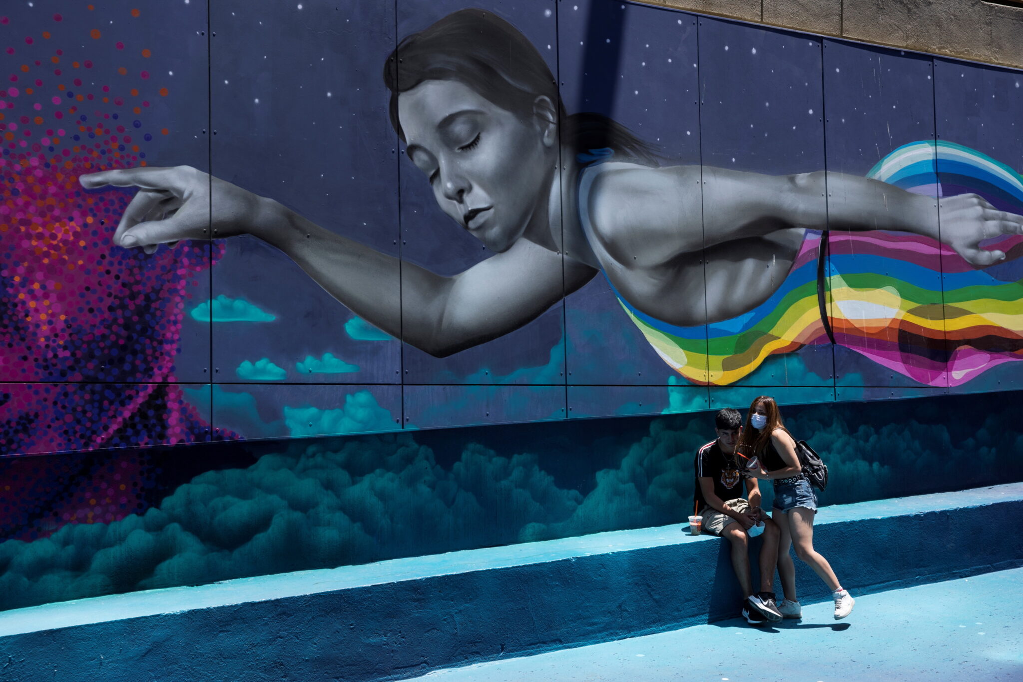 Murale w historycznym centrum Santiago, Chile, fot. EPA / Alberto Valdes