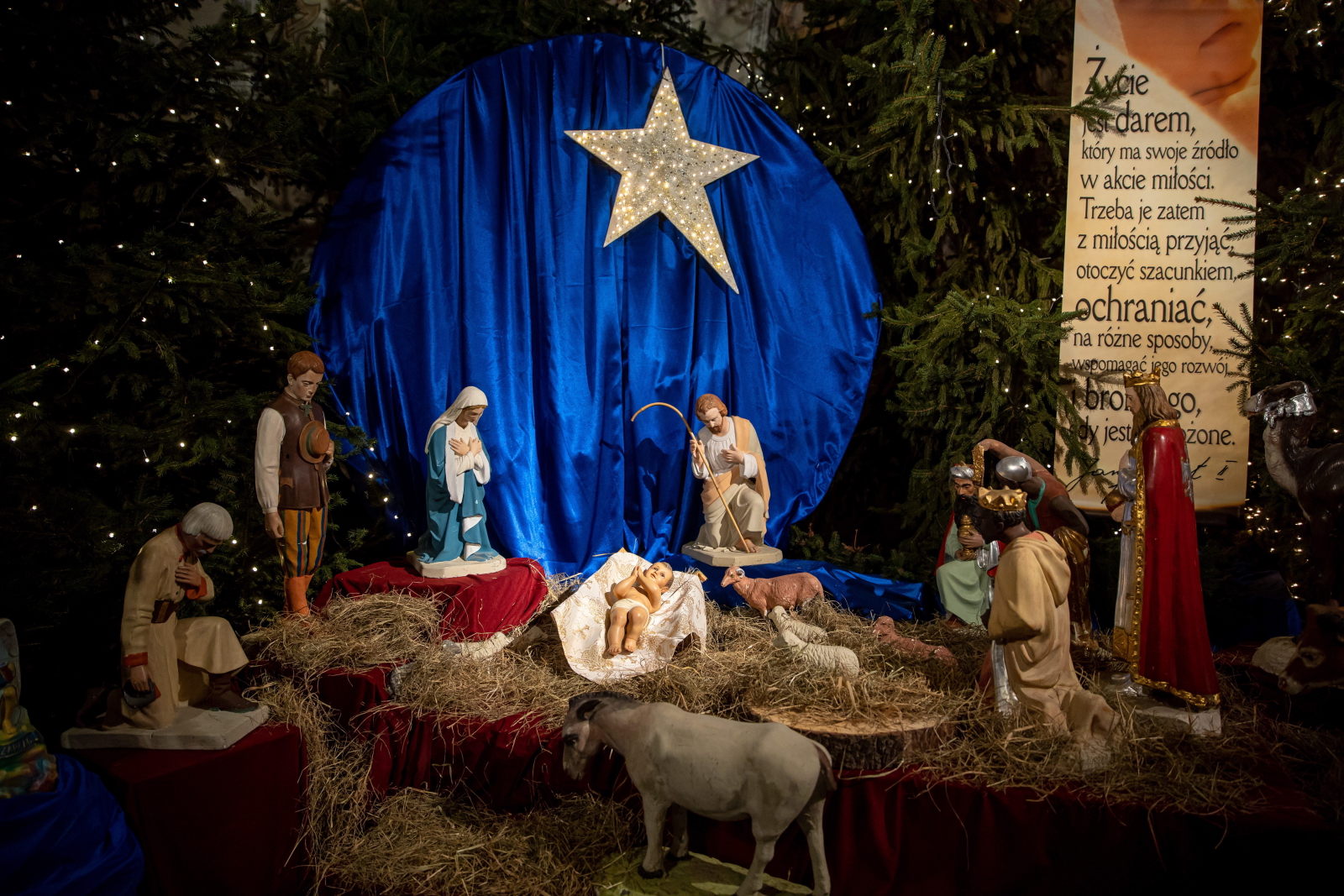 Gniezno, 25.12.2020. Pasterka pod przewodnictwem Prymasa Polski arcybiskupa Wojciecha Polaka fot. PAP/Paweł Jaskółka