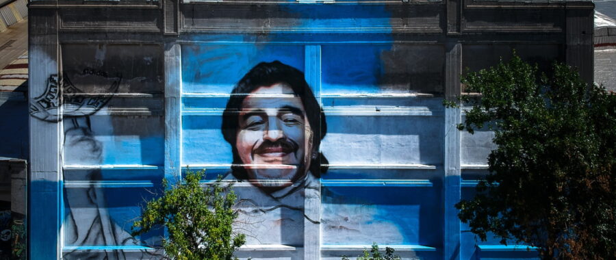 Diego Maradona w sztuce ulicznej fot. EPA/Juan Ignacio Roncoroni
