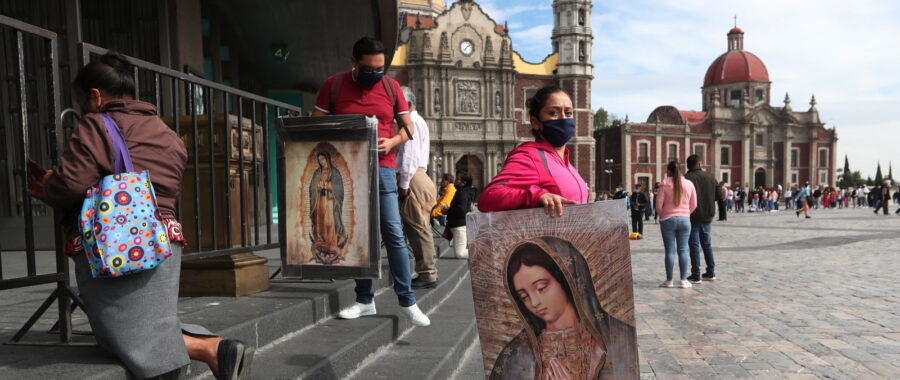 Kolejki do Bazyliki Matki Bożej w Guadelupe fot, EPA/Mario Guzman