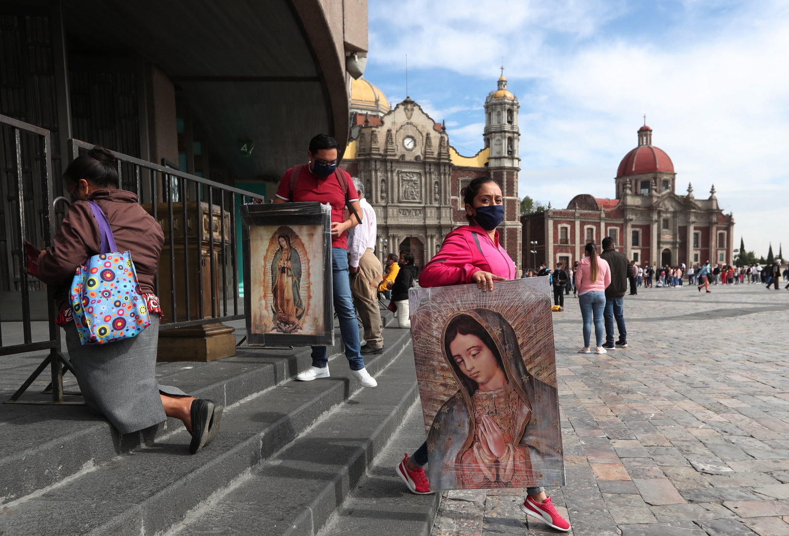 Kolejki do Bazyliki Matki Bożej w Guadelupe fot, EPA/Mario Guzman
