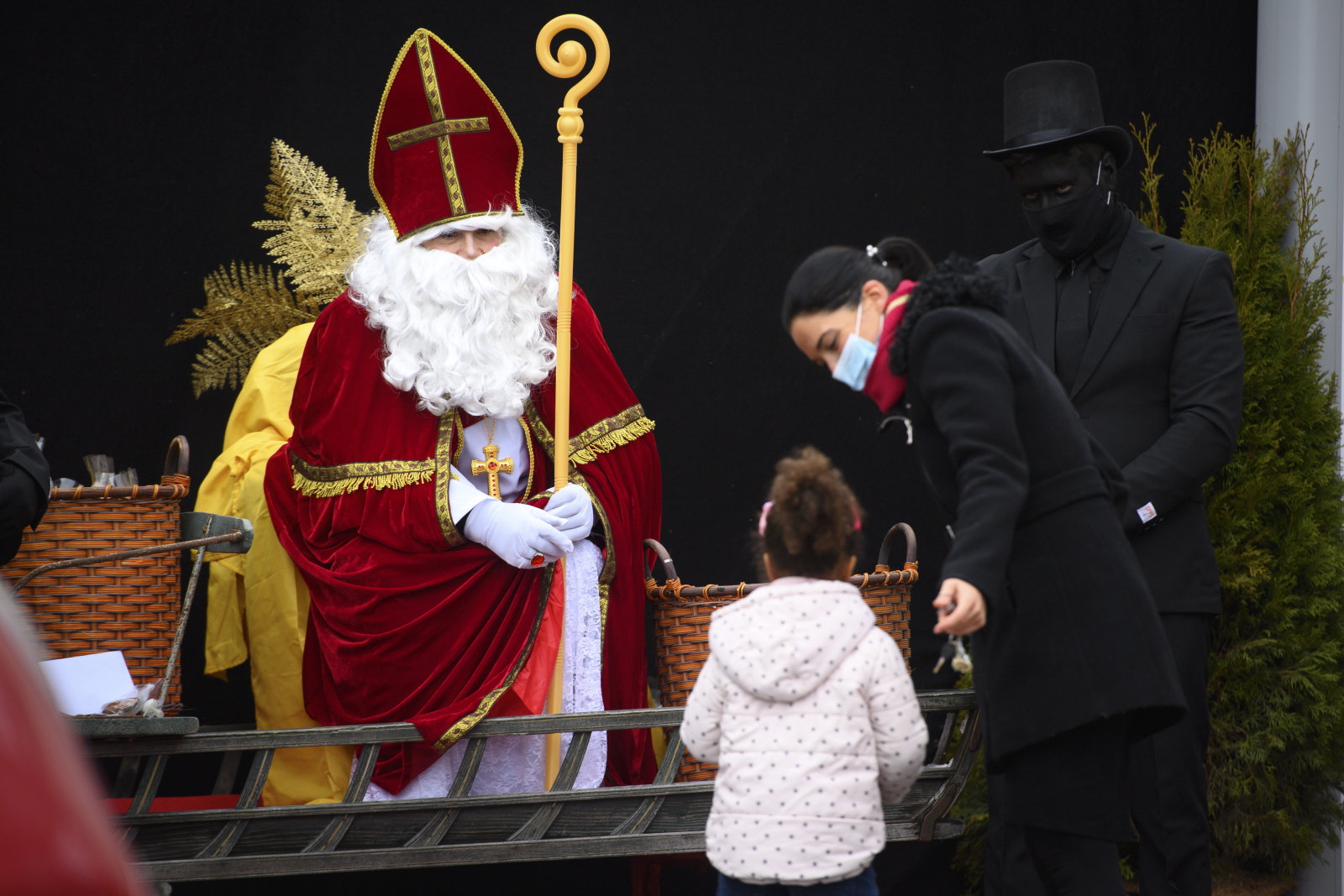 Święty Mikołaj w Szwajcarii  EPA/LAURENT GILLIERON 
