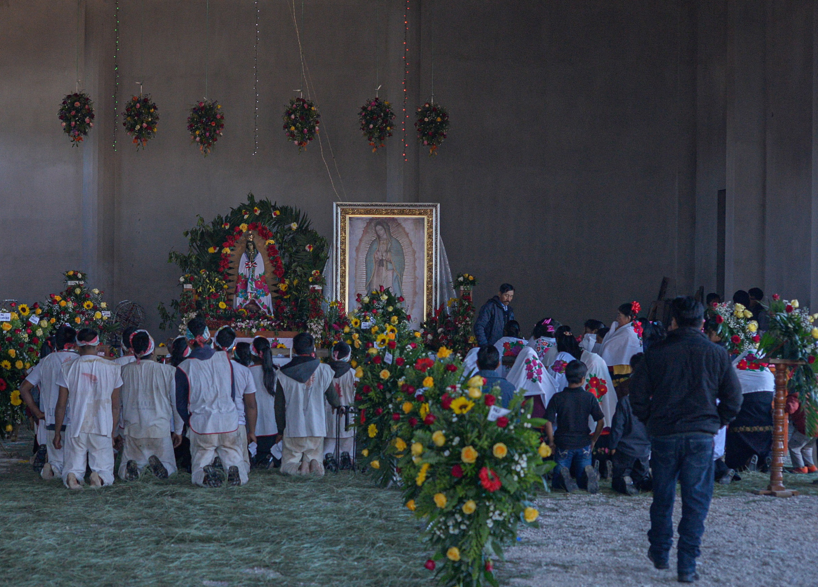 Meksyk uroczystości ku czci MB z Guadalupe. Świętuje także społeczność Indian
EPA/Carlos Lopez 
