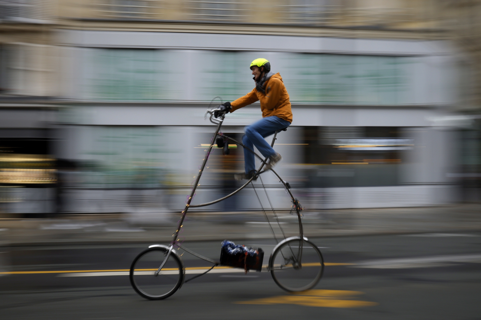 Francja: wyścigi bicykli fot. EPA/YOAN VALAT 
