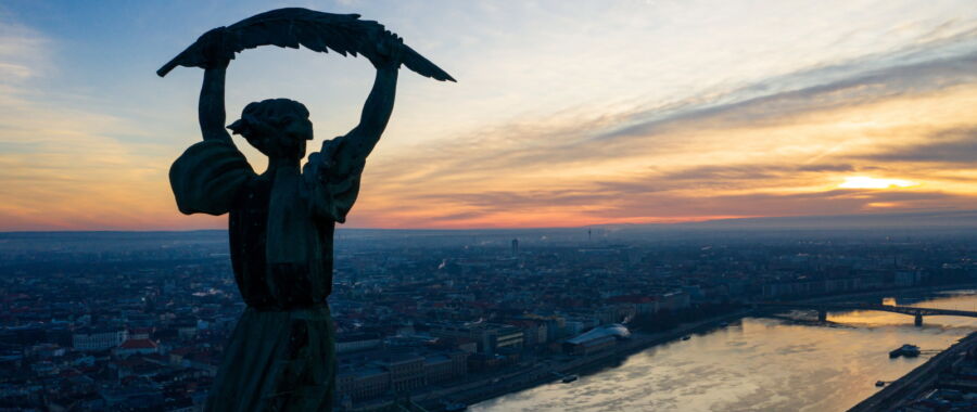 Zachód słońca w Budapeszcie fot. EPA/Balazs Mohai HUNGARY OUT
