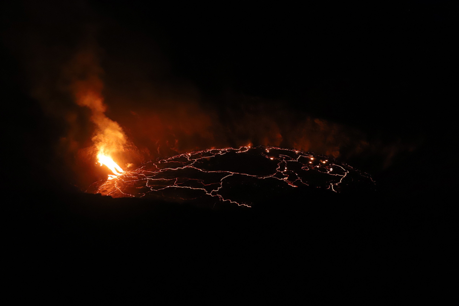 Erupcja wulnaku w Kilauea fot. EPA/USGS/H. Dietterich 