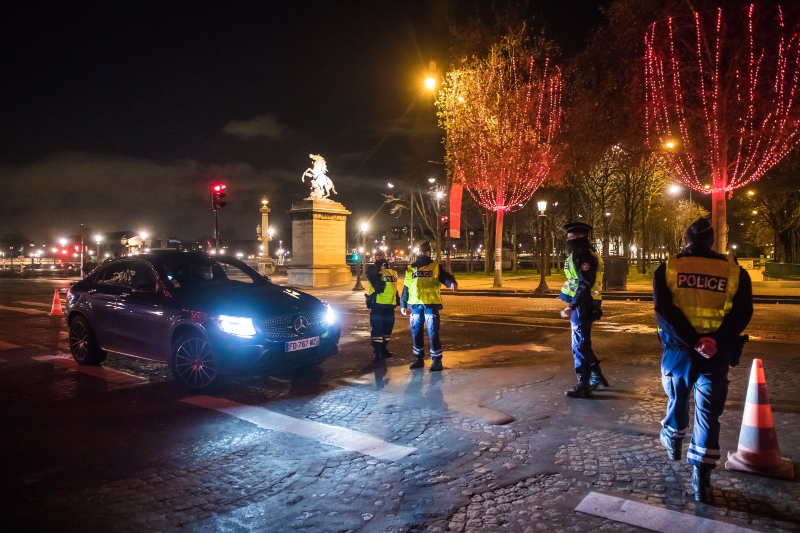 Paryż. EPA/CHRISTOPHE PETIT TESSON 