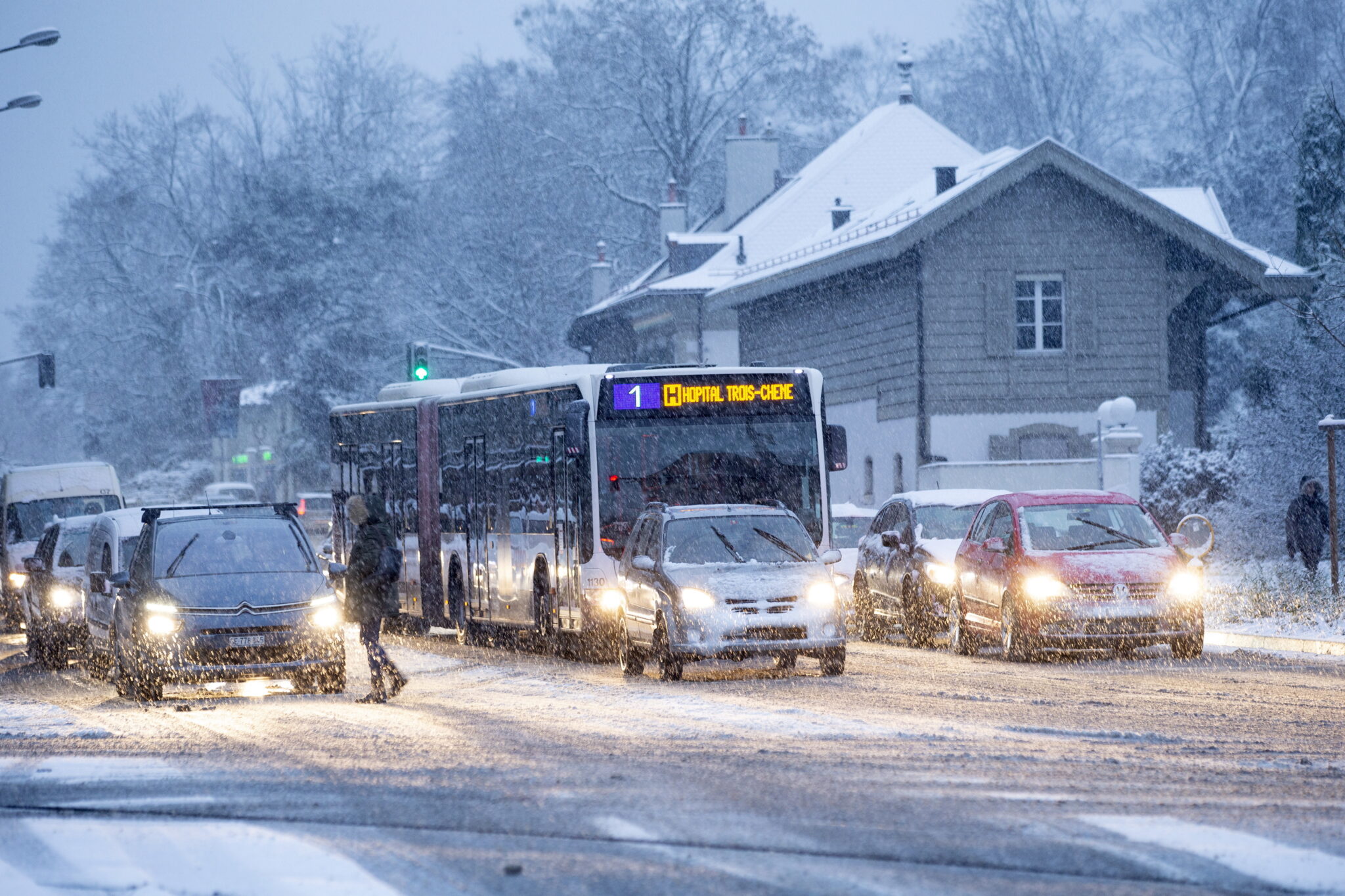 Szwajcaria, śnieg w Genewie. fot. EPA/SALVATORE DI NOLFI