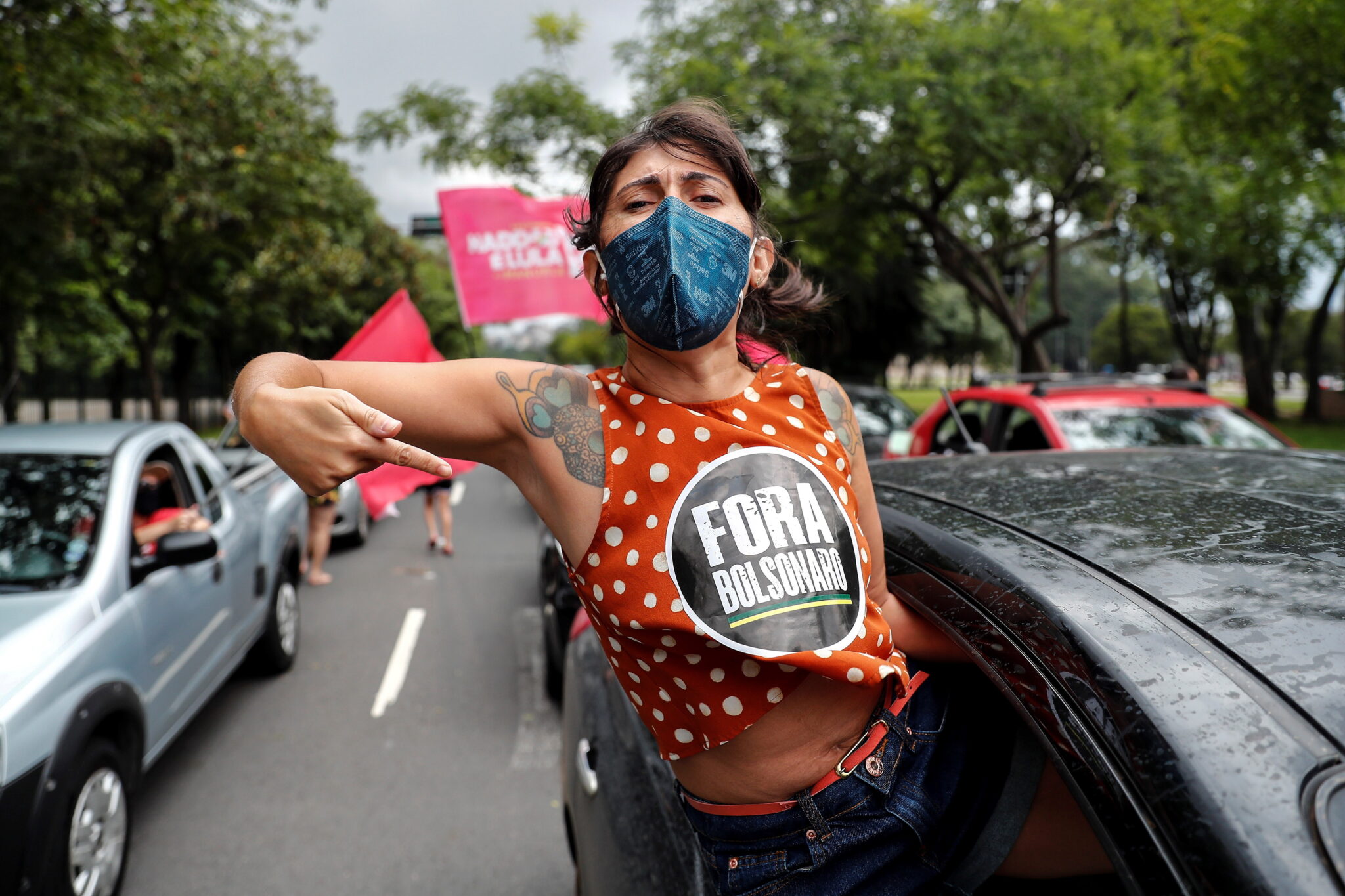 Rząd Bolsonero jest obiektem ostrej krytyki za złe zarządzanie kryzysem zdrowotnym i za opóźnienie kampanii szczepień. Na zdjęciach uliczne protesty, fot. EPA/SEBASTIAO MOREIRA
