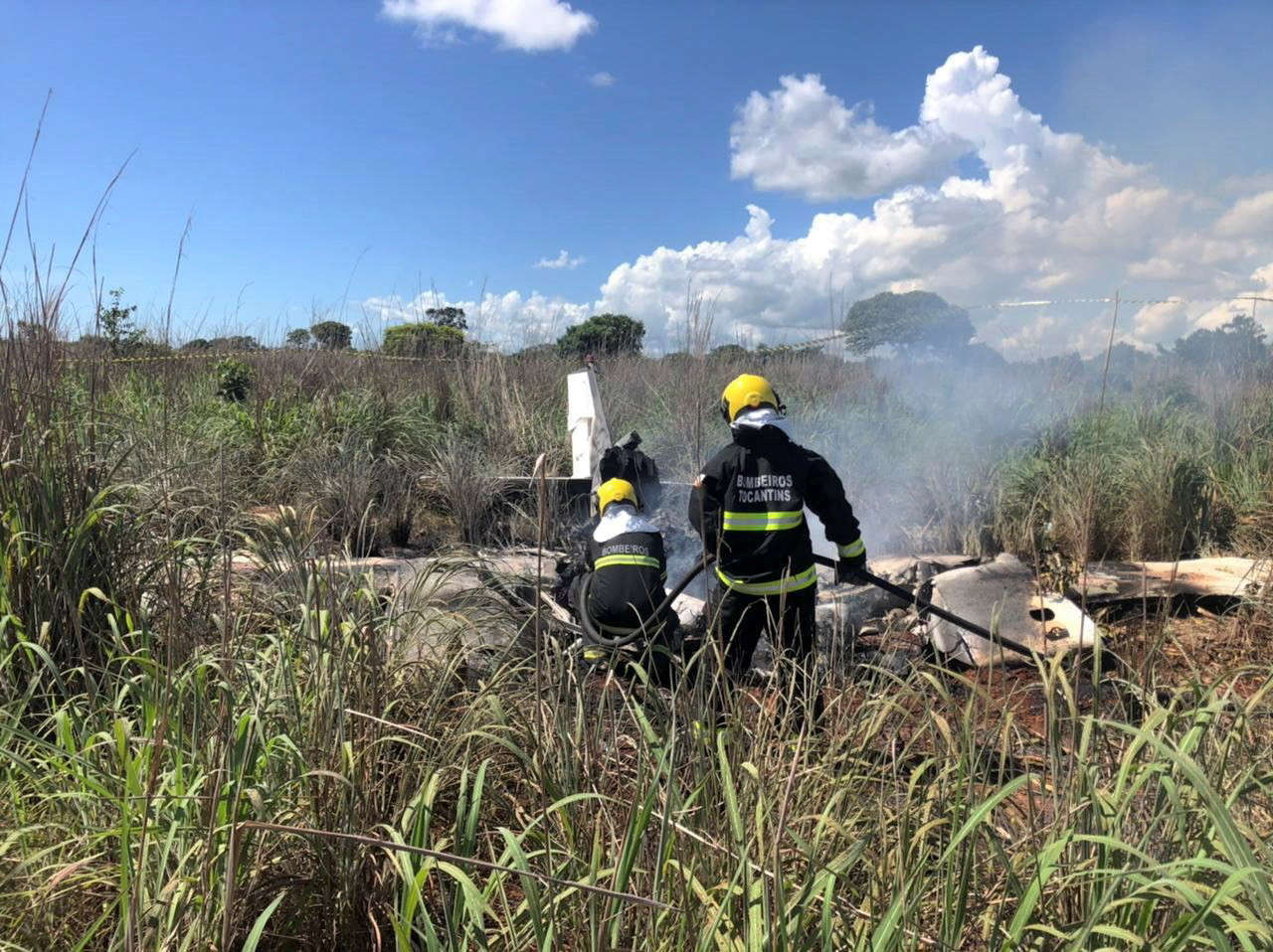 Brazylia: samolot ze sportowcami rozbił się z niewyjaśnionych przyczyn fot. EPA/TOCANTINS STATE FIREFIGHTERS 