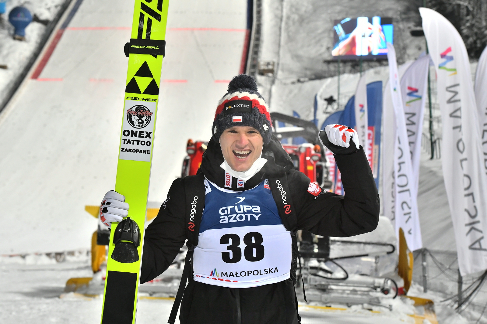 Andrzej Stękała podczas dzisiejszych zawodów Pucharu Świata w skokach narciarskich fot. PAP/Andrzej Lange
