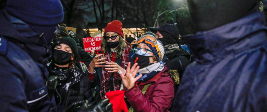 Warszawa: protest tzw. Strajku Kobiet przez TK fot. PAP/Rafał Guz