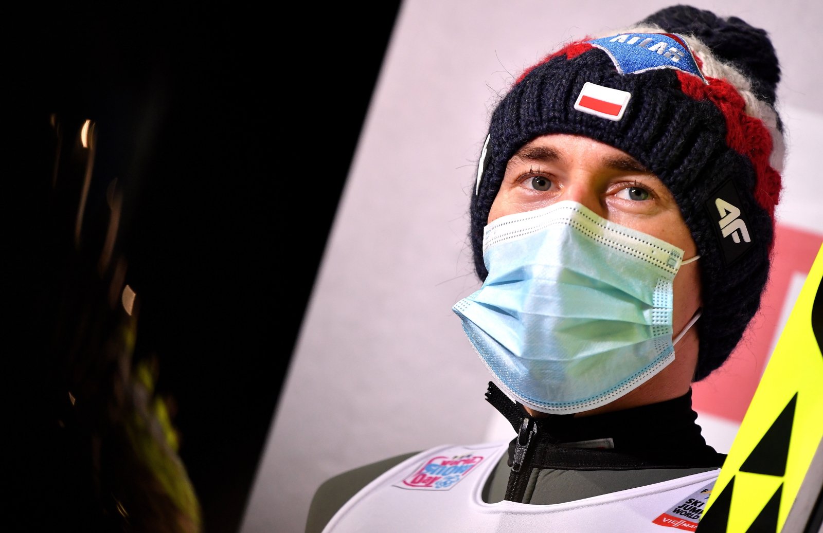 Kamil Stoch podczas kwalifikacji do jutrzejszego konkursu fot.  EPA/LUKAS BARTH-TUTTAS 