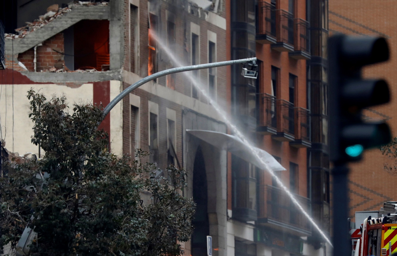 Wybuch w Madrycie w budynku należącym do Kościoła EPA/David Fernandez 