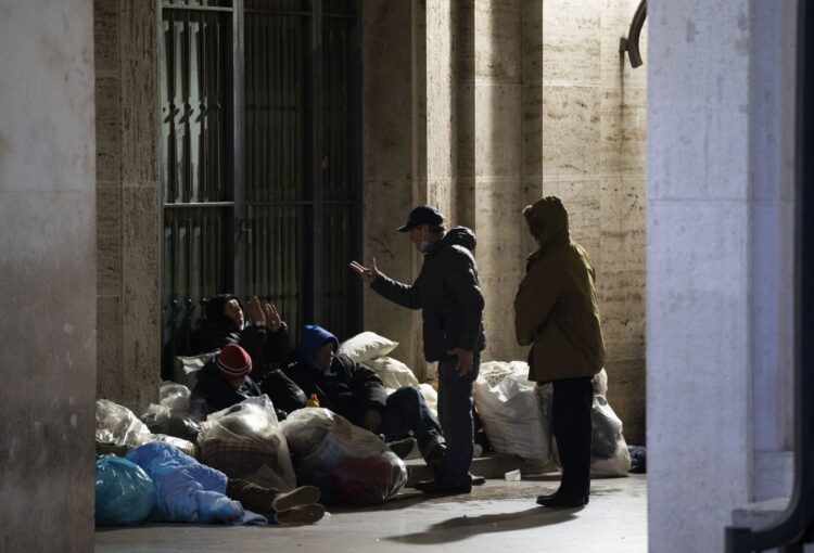 Bezdomni w Watykanie fot. EPA/CLAUDIO PERI