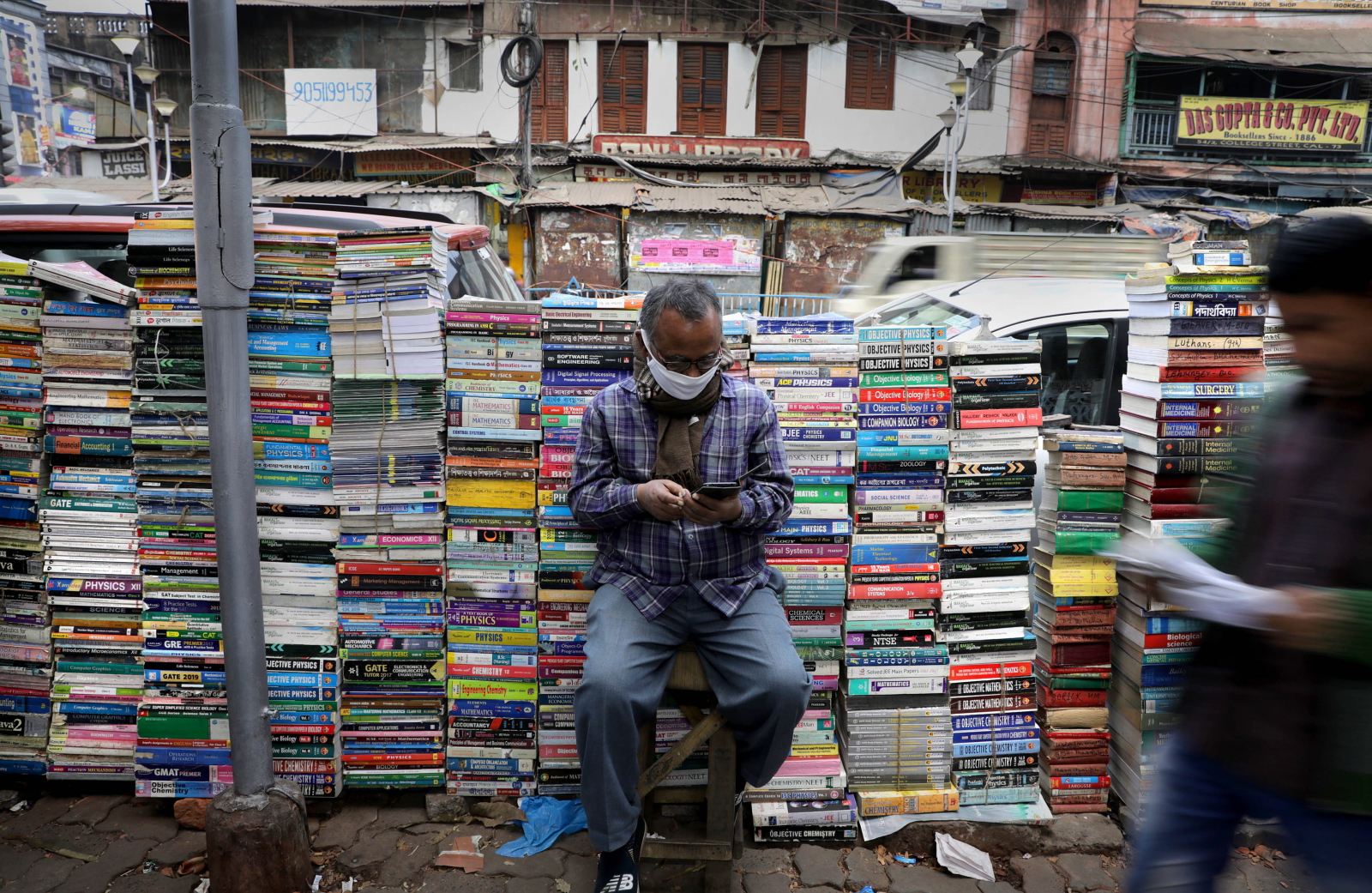 Indie. Księgarnia w Kalkucie EPA/PIYAL ADHIKARY 