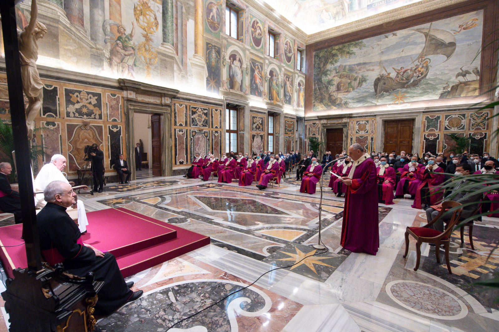 Papież Franciszek spotkał się z Rotą Rzymską EPA/VATICAN MEDIA 