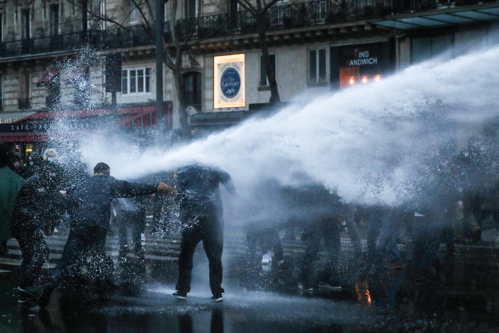 Protesty we Francji fot. EPA/MOHAMMED BADRA 
