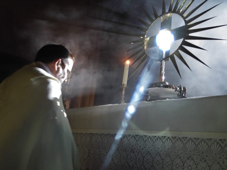eucharystia adoracja najświętszy sakrament