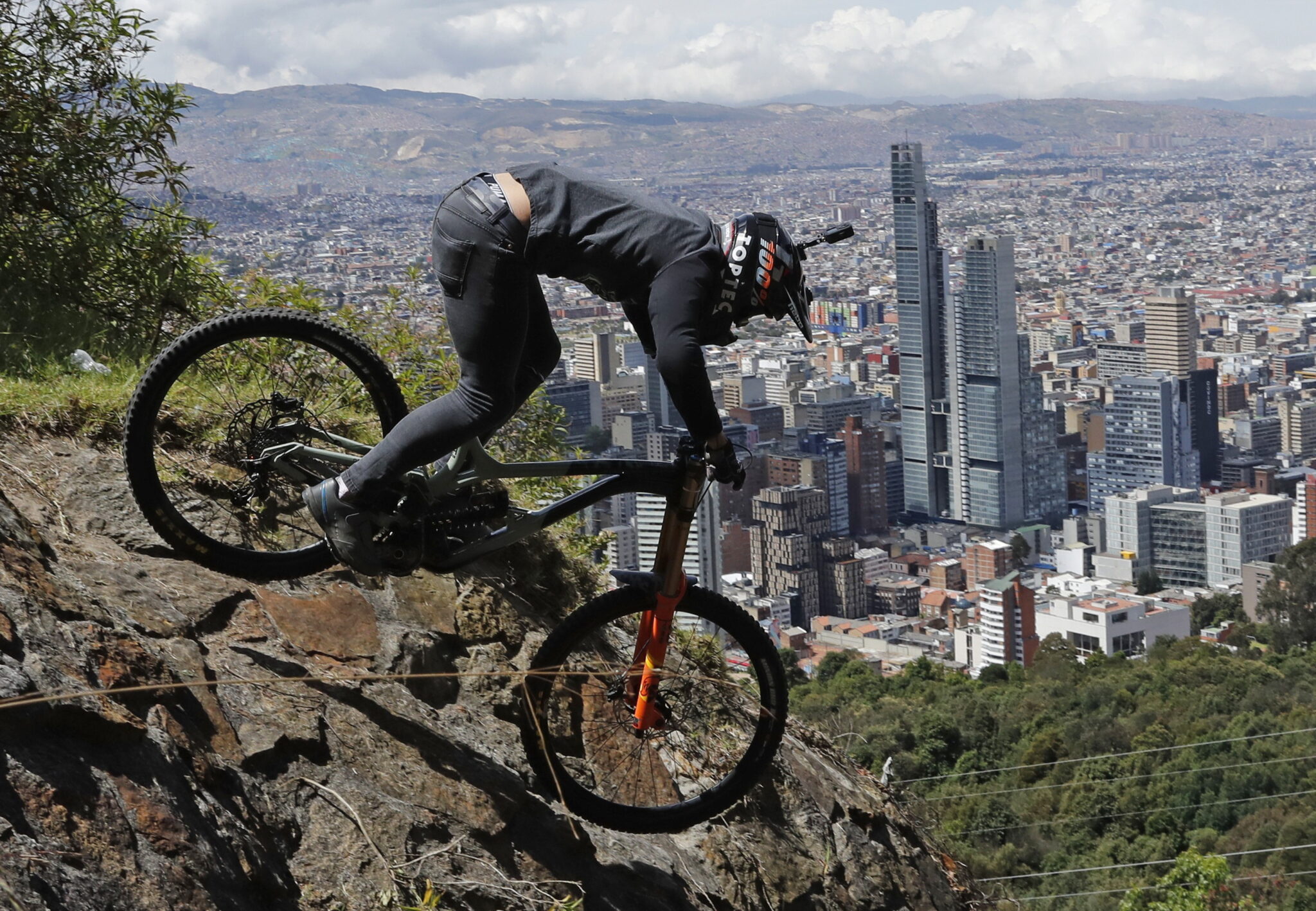 Kolumbia, Bogota: zawody Monserrate Hill Down, fot. EPA / Mauricio Duenas Castaneda
