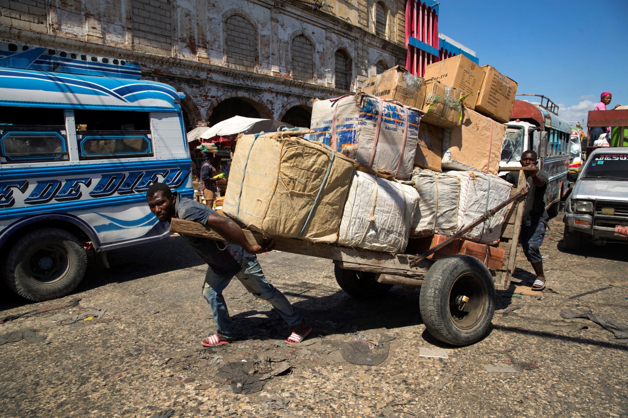 Haiti: targ w Port-au-Prince, fot. EPA / Orlando Barria 