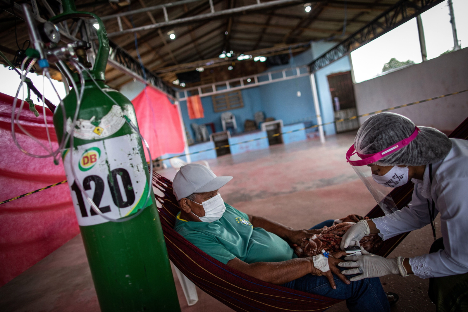W Brazylii trwa kryzys spowodowany brakiem tlenu dla chorych na covid-19. Fot. EPA/RAPHAEL ALVES 