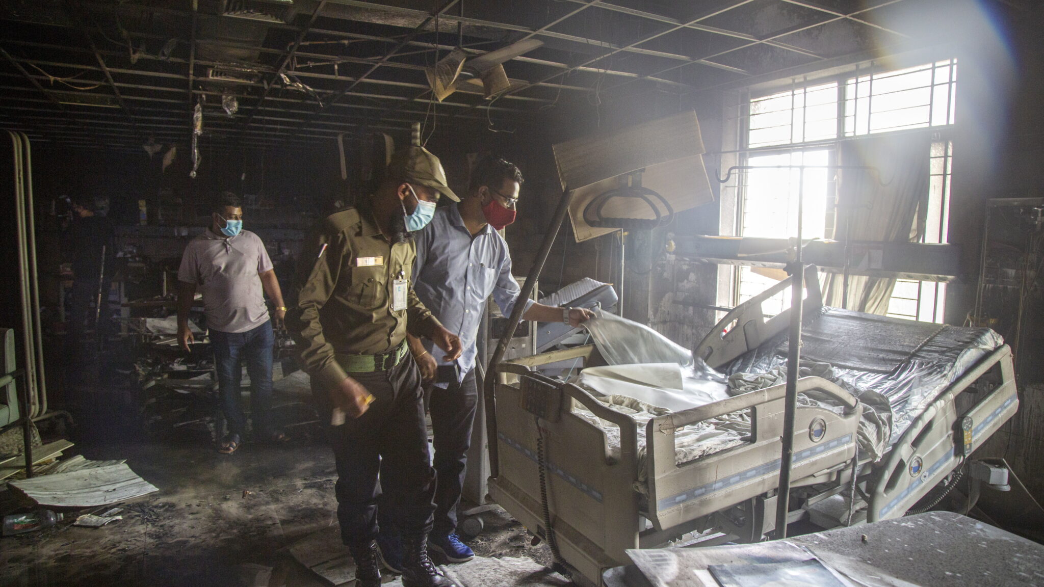 indie: pożar w szpitalu w Dhaka, stolicy bangladeszu. Zginęły 3 osoby. fot. EPA/MONIRUL ALAM 
.