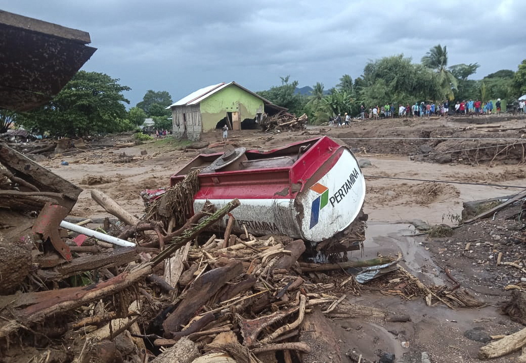 Powódź w Indonezji EPA/EAST FLORES BPBD 