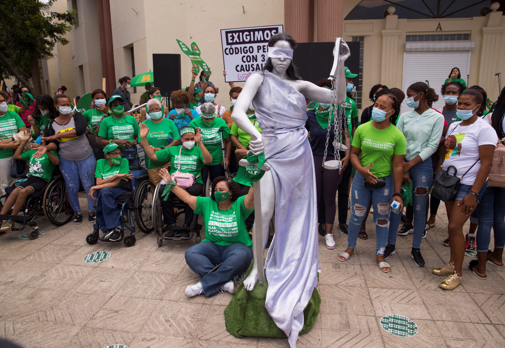 Protest kobiet domagających się depenalizacji aborcji przed Pałacem Narodowym w Santo Domingo na Dominikanie, fot. EPA/Orlando Barría 