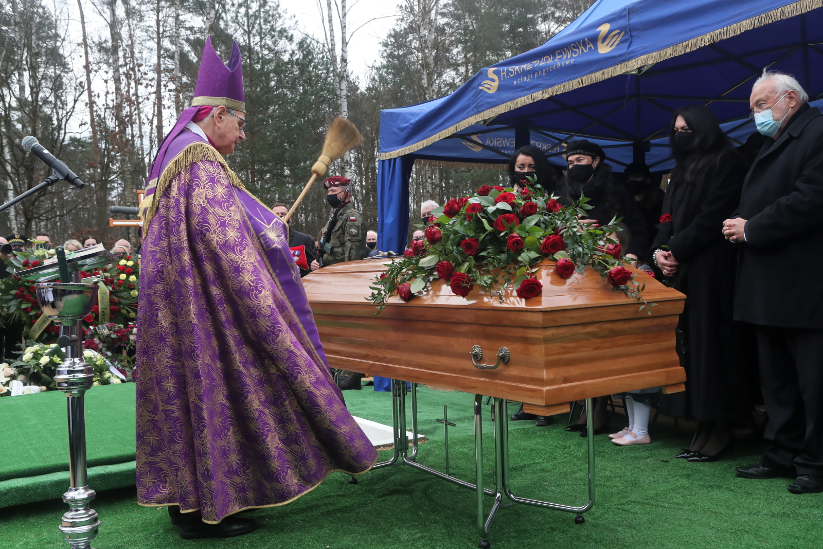 Grotniki: pogrzeb Krzysztofa Krawczyka fot. PAP/Roman Zawistowski