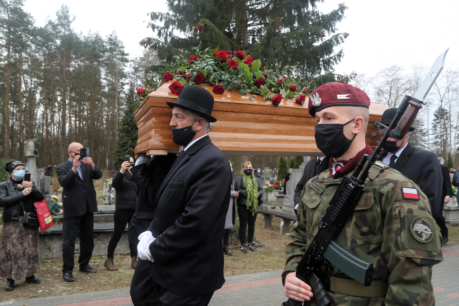 Grotniki: pogrzeb Krzysztofa Krawczyka fot. PAP/Roman Zawistowski