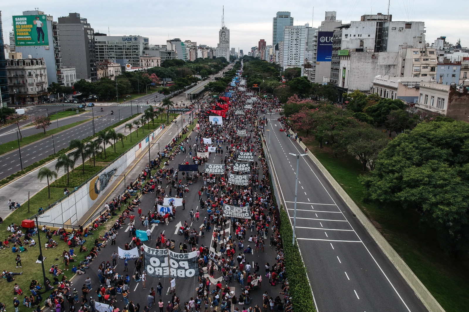 Protesty ubogich w Buenos Aires fot. EPA/JUAN IGNACIO RONCORONI 
