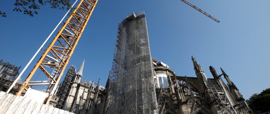 Notre-Dame: druga rocznica pożaru katedry fot. EPA/BENOIT TESSIER