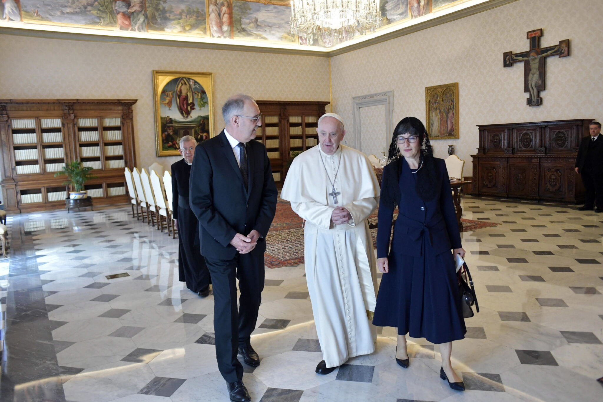 Papież Franciszek podczas audiencji dla prezydenta Szwajcarii. Guya Parmelina. fot. EPA/VATICAN MEDIA HANDOUT