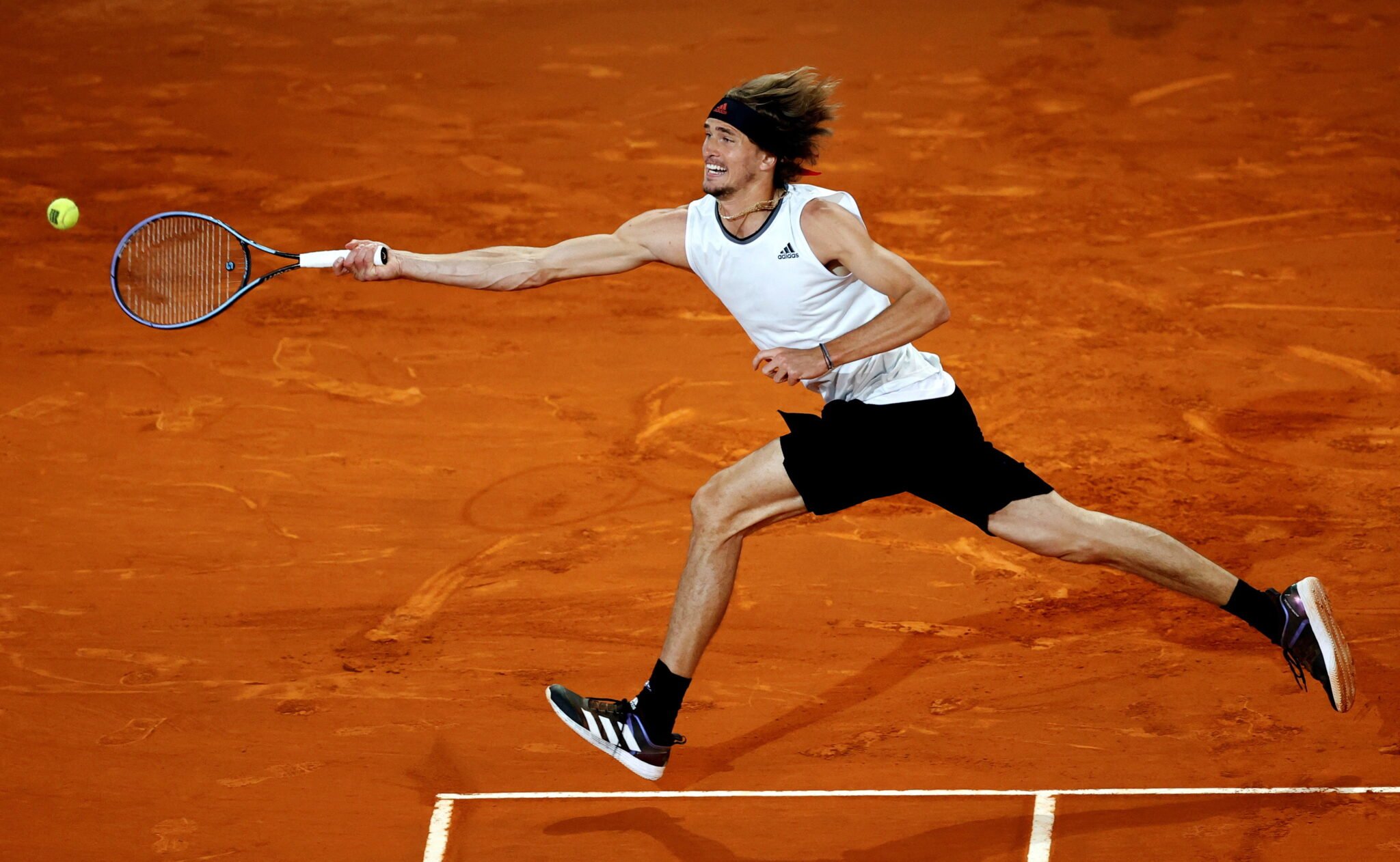 Niemiec Alexander Zverev podczas turnieju tenisa Mutua Madrid Open, fot. EPA/CHEMA MOYA 