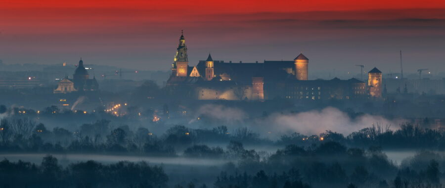 Wyjątkowy wschód słońca nad Krakowem fot. PAP/Łukasz Gągulski